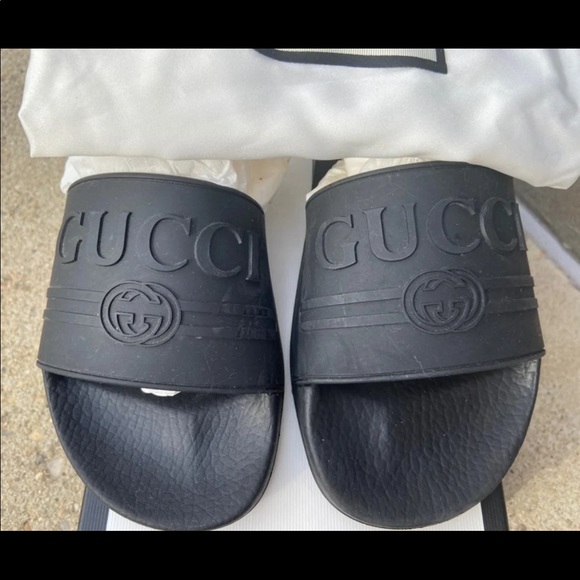 Women’s black rubber st gucci print sandal - Picture 2 of 6